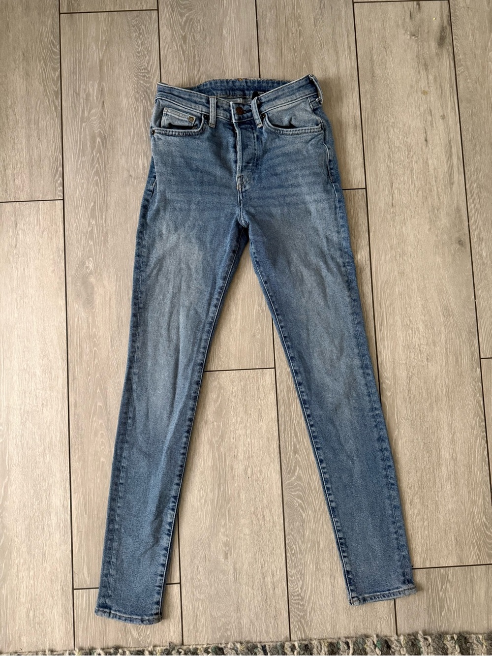 H&M Men's Skinny Jeans in Medium Blue Wash